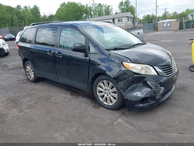 TOYOTA SIENNA 2013