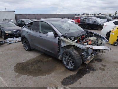 TESLA MODEL Y 2025