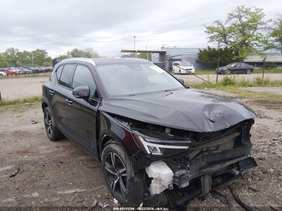 VOLVO XC40 2023