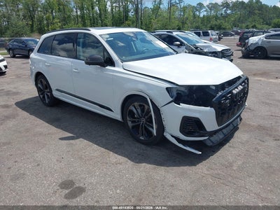 AUDI Q7 2025