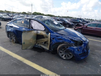 TESLA MODEL Y 2025