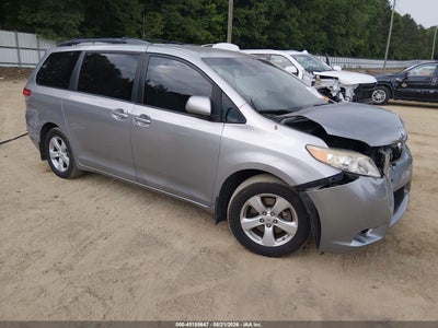 TOYOTA SIENNA 2011