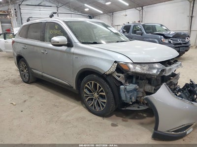 MITSUBISHI OUTLANDER 2016