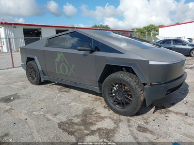 TESLA CYBERTRUCK 2024