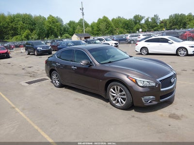 INFINITI Q70 2016