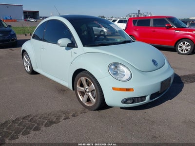 VOLKSWAGEN NEW BEETLE 2010