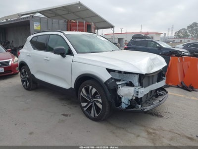 VOLVO XC40 2025