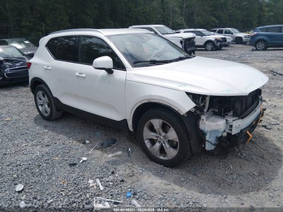 VOLVO XC40 2022