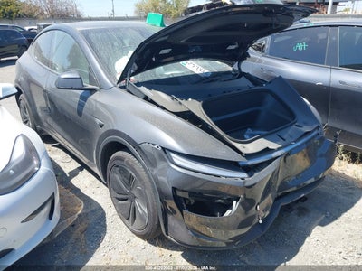 TESLA MODEL Y 2026