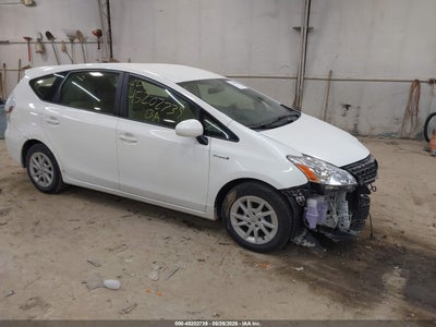 TOYOTA PRIUS V 2013