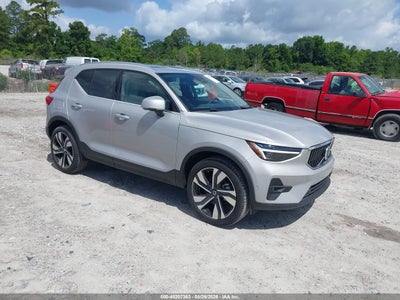 VOLVO XC40 2025
