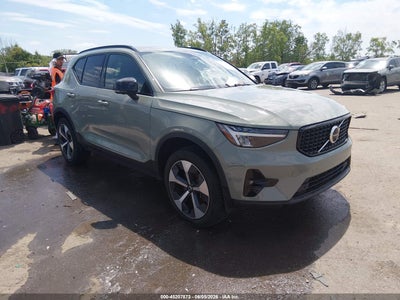 VOLVO XC40 2023