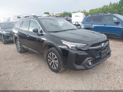 SUBARU OUTBACK 2025