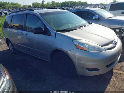 TOYOTA SIENNA 2010