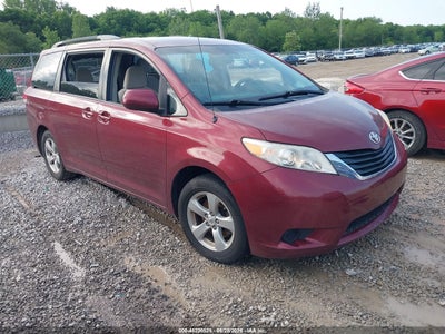 TOYOTA SIENNA 2011