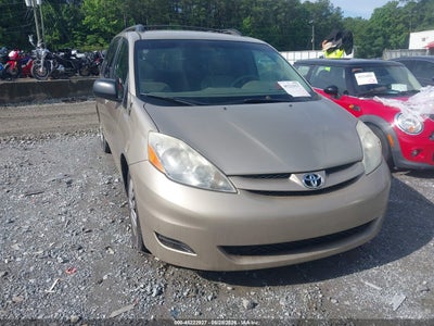 TOYOTA SIENNA 2010