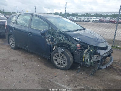TOYOTA PRIUS V 2017