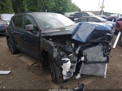 VOLVO XC40 2026
