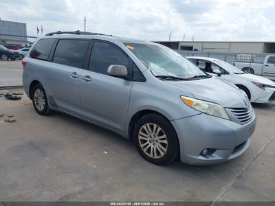 TOYOTA SIENNA 2015
