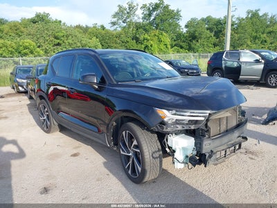 VOLVO XC40 2021