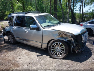 LINCOLN NAVIGATOR 2011