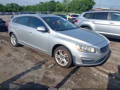 VOLVO V60 2015