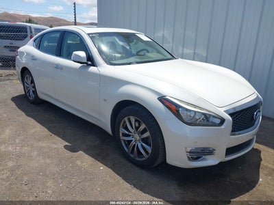 INFINITI Q70 2019