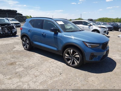 VOLVO XC40 2023