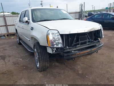 CADILLAC ESCALADE EXT 2011