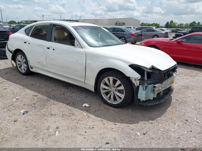 INFINITI M37 2011