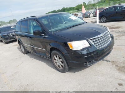 CHRYSLER TOWN & COUNTRY 2010