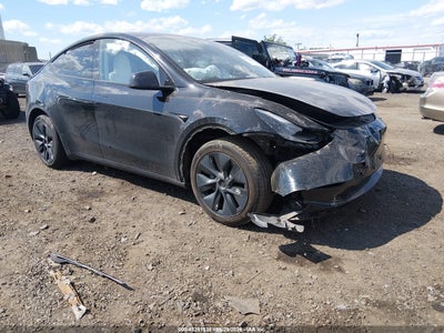 TESLA MODEL Y 2025