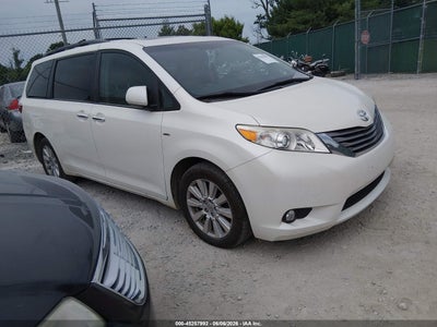 TOYOTA SIENNA 2017
