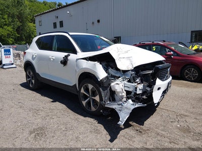 VOLVO XC40 2024
