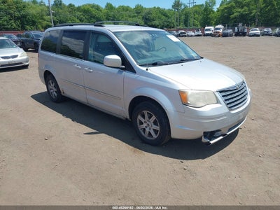 CHRYSLER TOWN & COUNTRY 2010