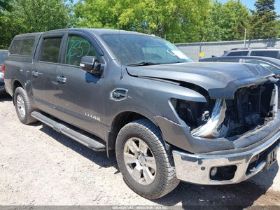 NISSAN TITAN 2017