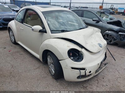 VOLKSWAGEN NEW BEETLE 2010