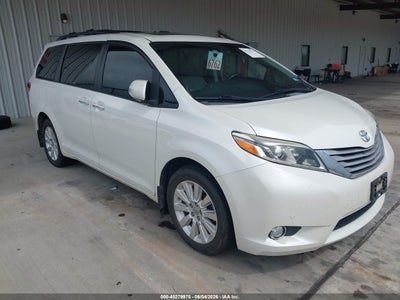 TOYOTA SIENNA 2015