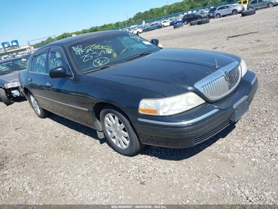 LINCOLN TOWN CAR 2011