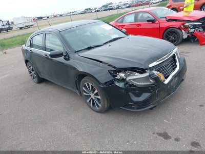 CHRYSLER 200 2013