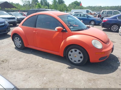 VOLKSWAGEN NEW BEETLE 2010