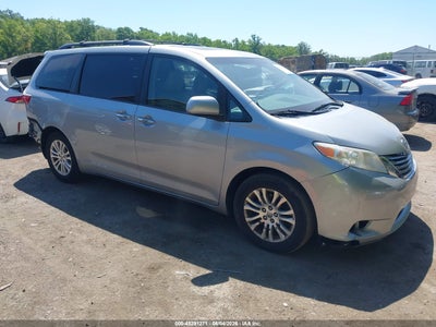 TOYOTA SIENNA 2015