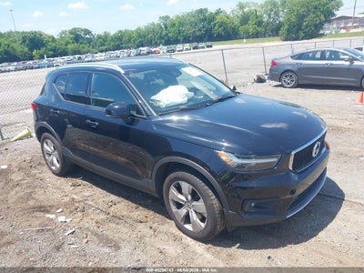 VOLVO XC40 2021
