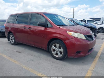 TOYOTA SIENNA 2011