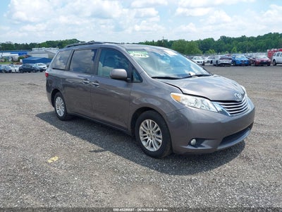TOYOTA SIENNA 2015