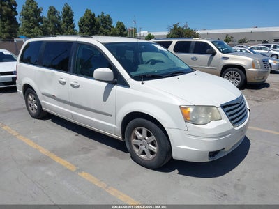 CHRYSLER TOWN & COUNTRY 2010