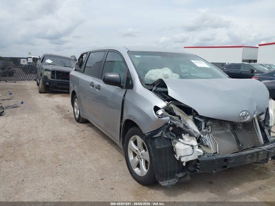 TOYOTA SIENNA 2016