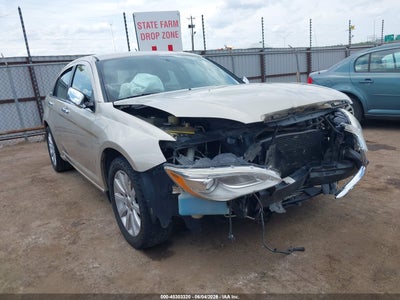 CHRYSLER 200 2013