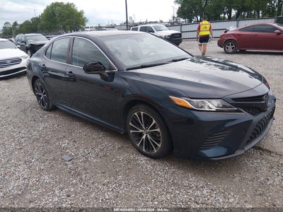 TOYOTA CAMRY 2019