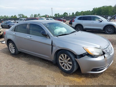 CHRYSLER 200 2013